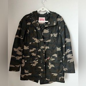 NWT Levis women's Anorak Hooded Cotton Camo Caot